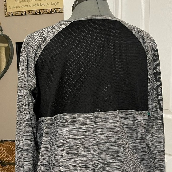 VICTORIA SECRET’s Top ATHLEISURE TOP SIZE MEDIUM - Picture 5 of 7